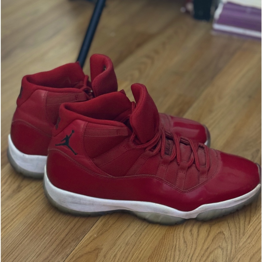 Like new air jordan 11 retro win like 96 high tops. Red. size 12